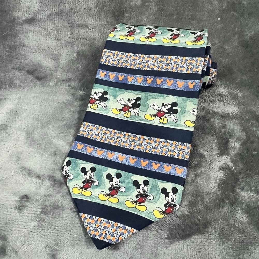 Mickey Mouse Walt Disney Store Mens Tie Mickey Wink 100% Silk 57 in, 4 in wide